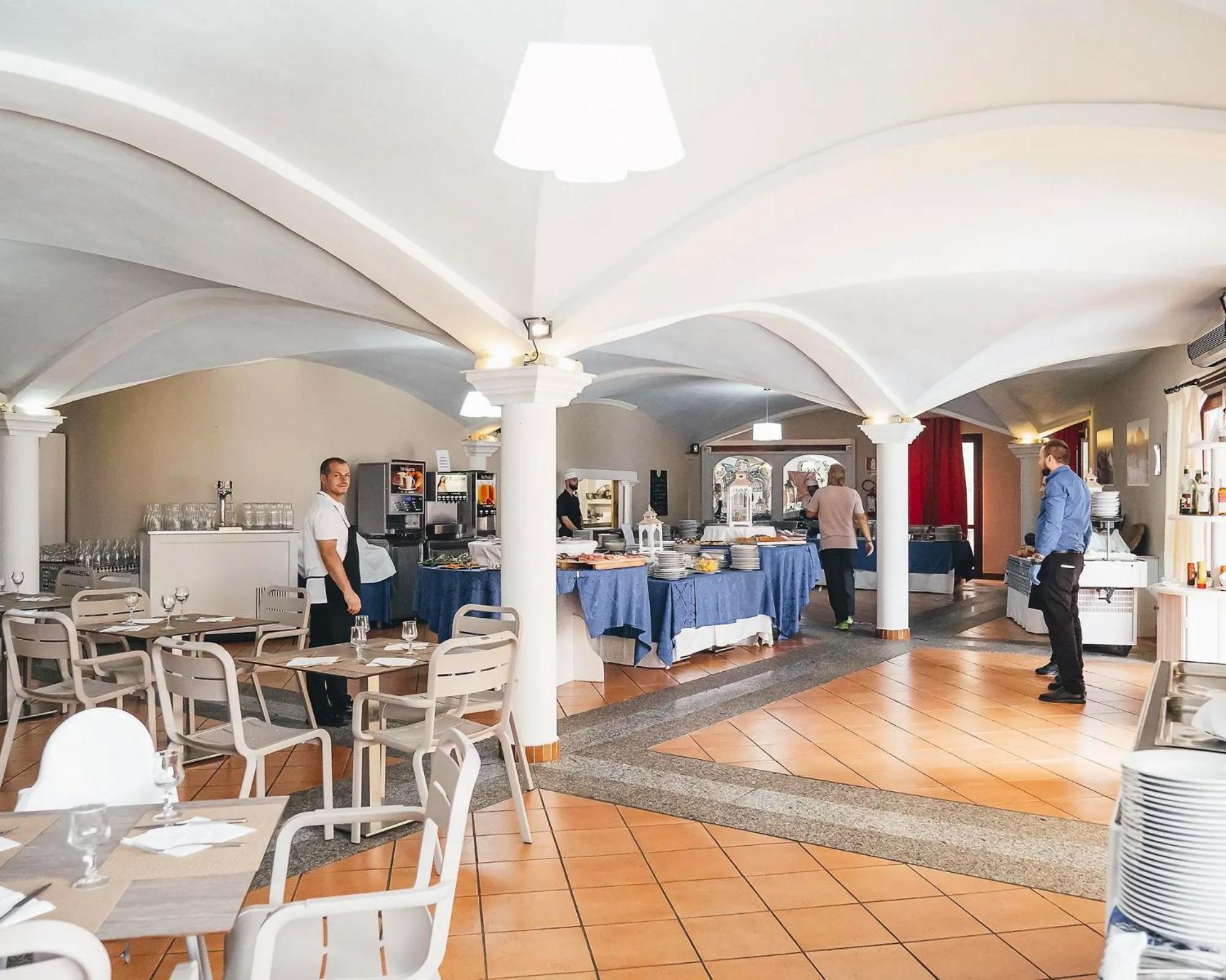 Hotel Zeta Club San Teodoro Le Rose Extérieur photo