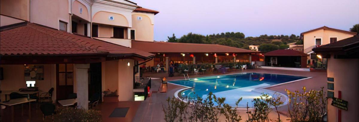 Hotel Zeta Club San Teodoro Le Rose Extérieur photo